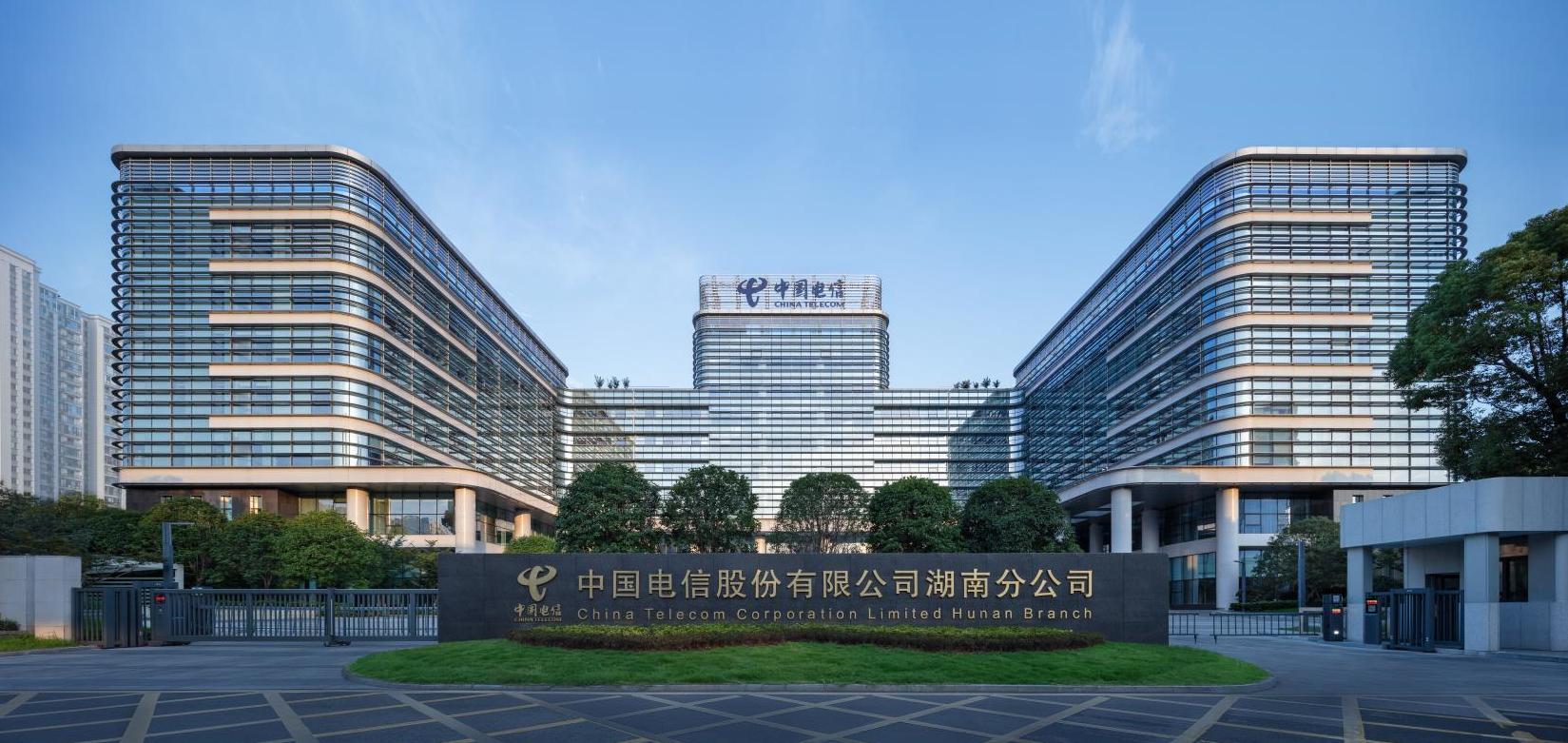 公司承建的湖南信息园（调度大楼、通信机房、地下室、附属楼）工程荣获两项（土建、安装）中国建设工程鲁班奖
